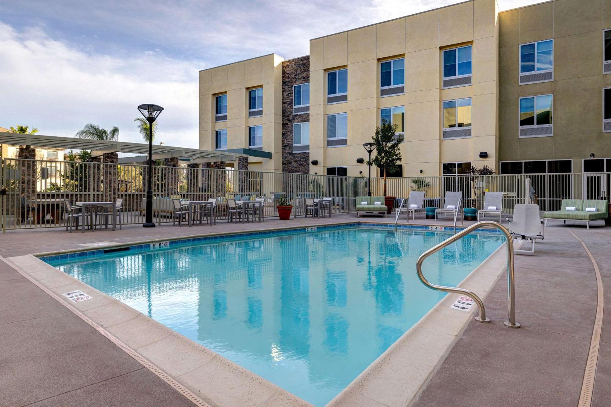 Hilton Garden Inn Temecula Bagian luar foto